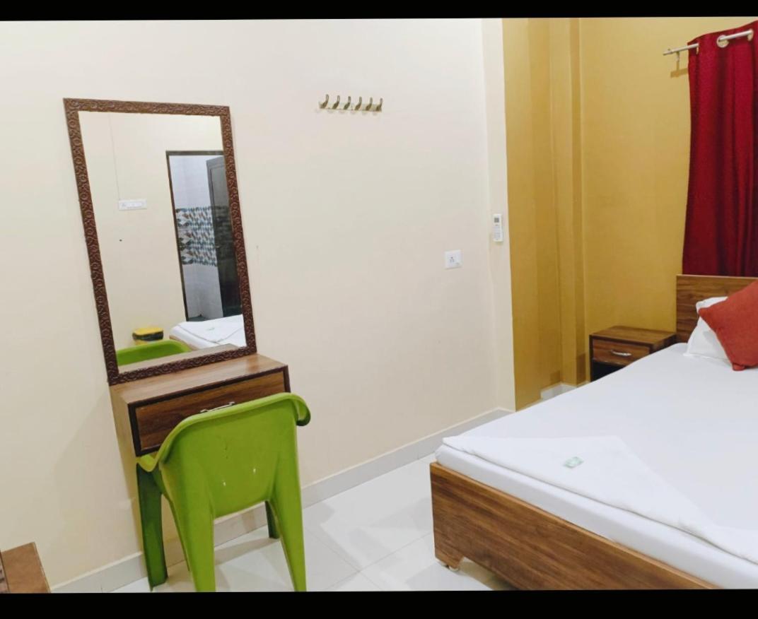 Lotus Paying Guest House Varanasi Exterior foto
